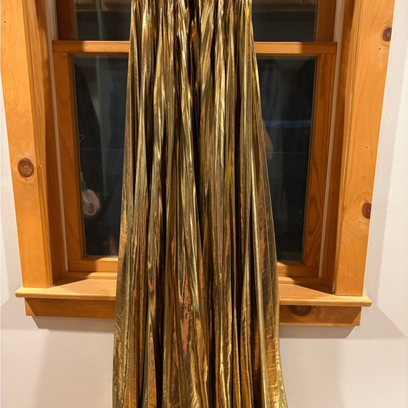 Sherri Hill Gold Metallic Dress - Picture 2 of 8